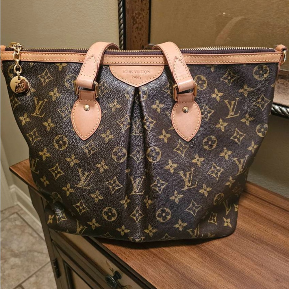 Louis Vuitton Palermo PM with shoulder strap
💯 authentic